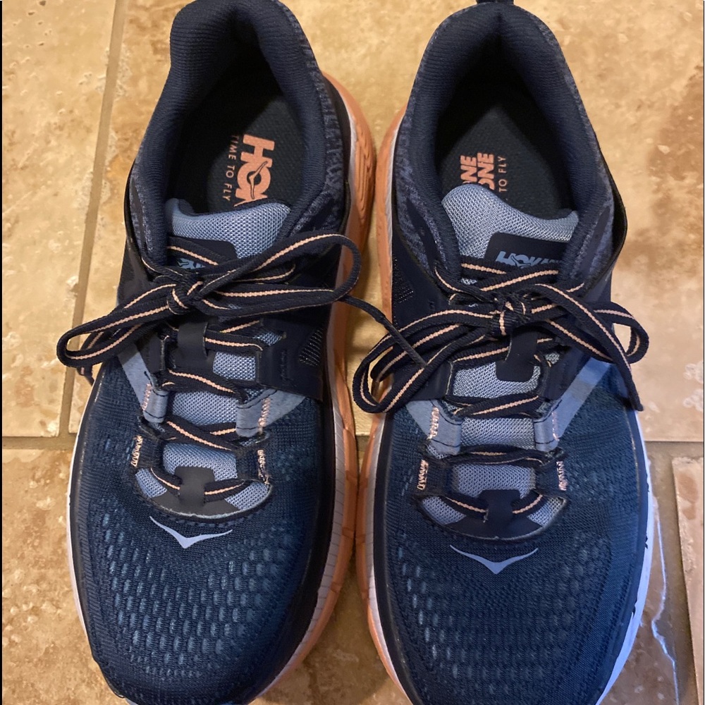 hoka one one tennis shoes.